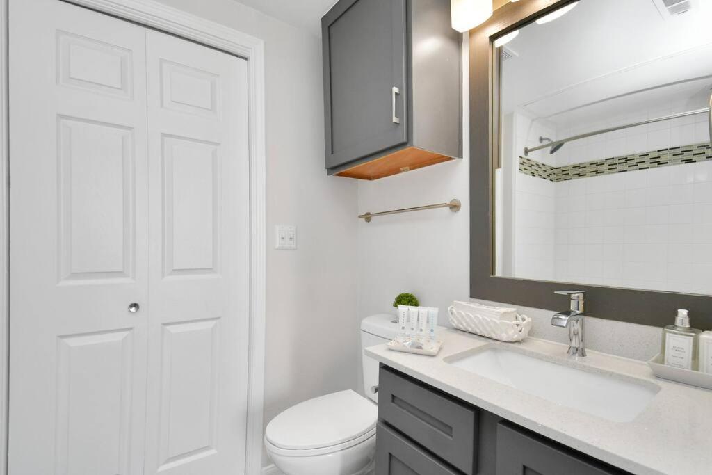 Chic Retreat-Walk To Nrg-Pool Apartment Houston Exterior photo