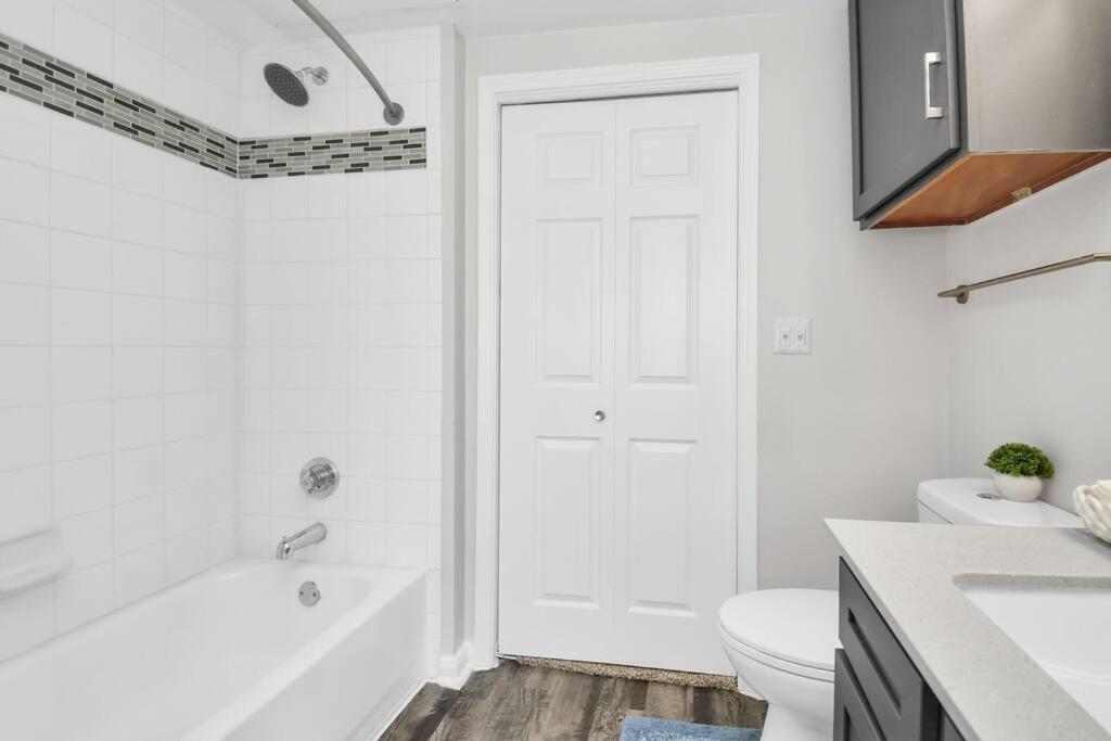 Chic Retreat-Walk To Nrg-Pool Apartment Houston Exterior photo
