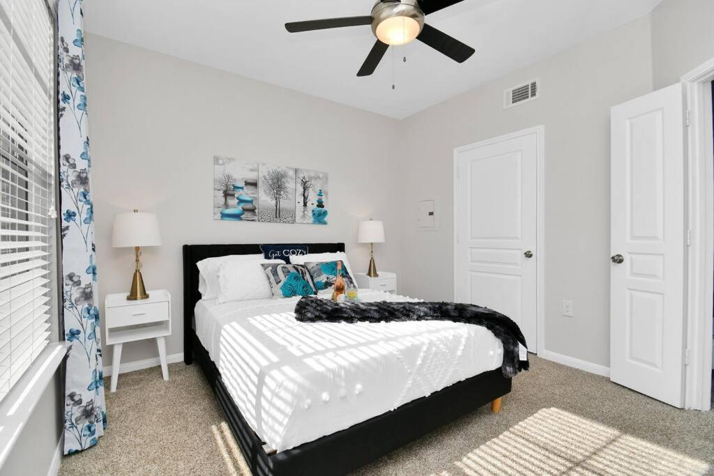 Chic Retreat-Walk To Nrg-Pool Apartment Houston Exterior photo